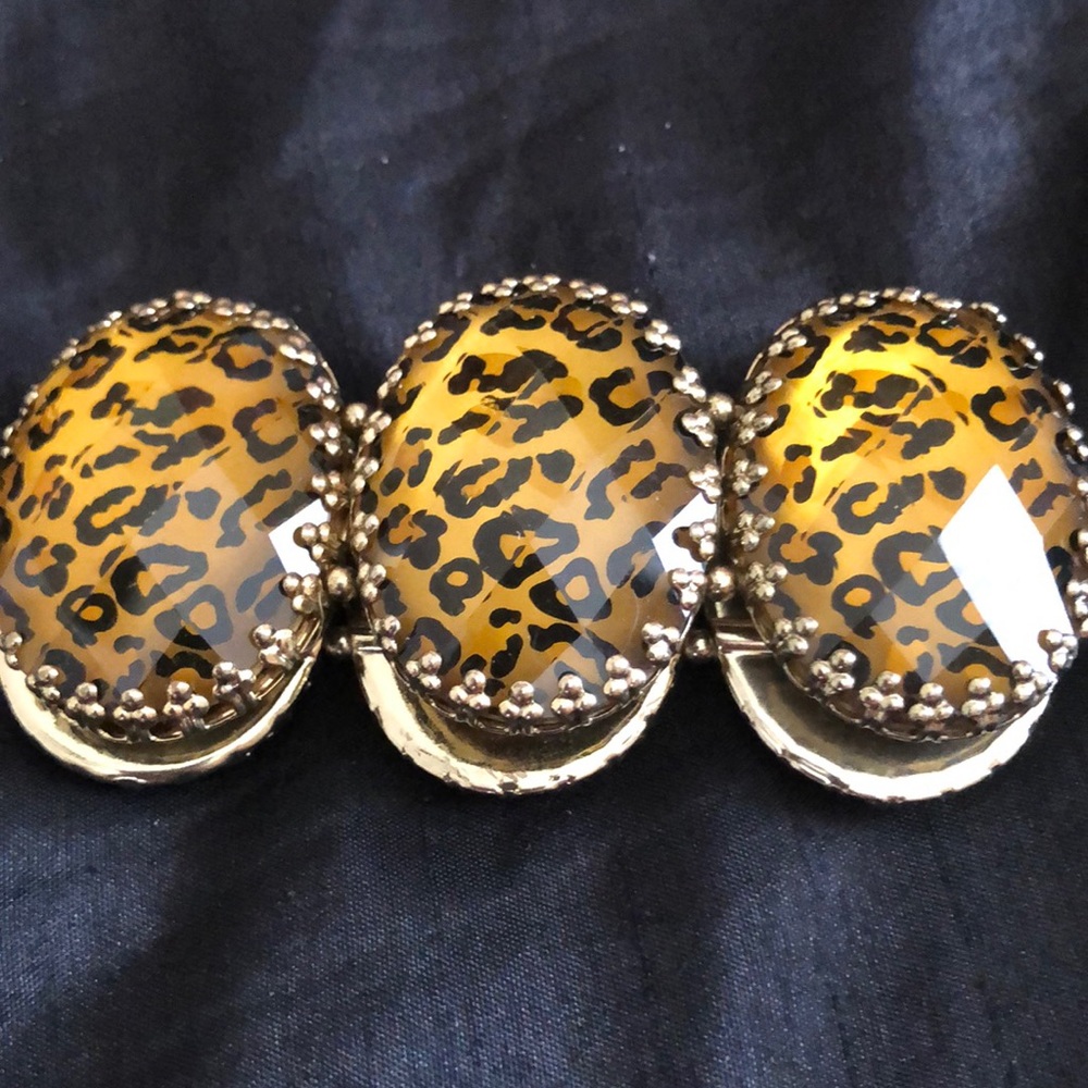 Like new stretch gold tone bracelet.
